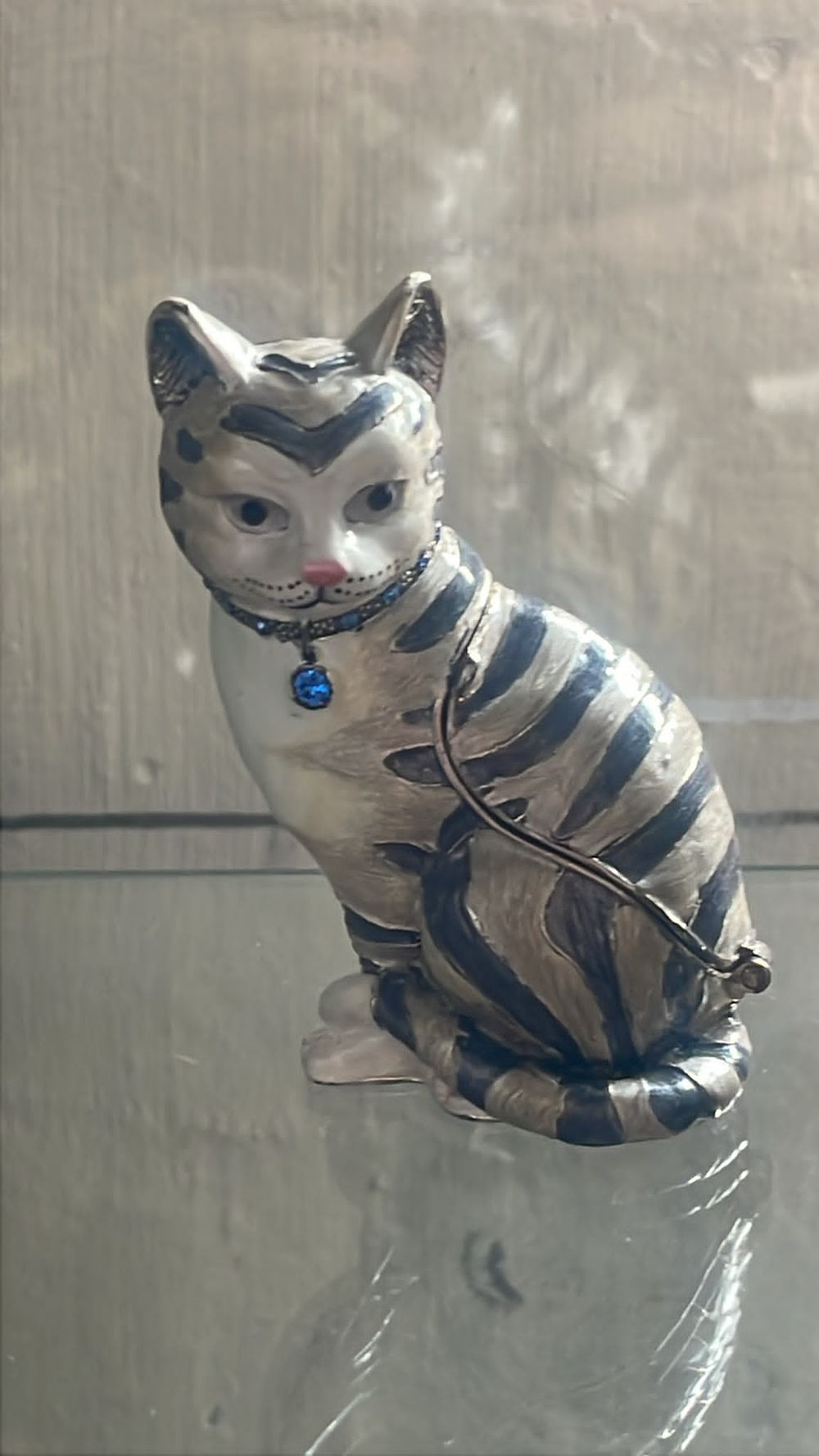 Lot 601 – Cat-Form Trinket Box and Matching Pendant
