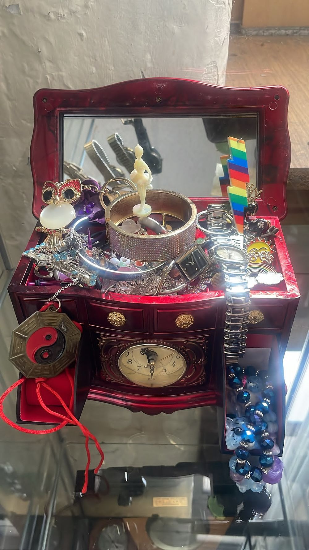 Lot 604 – One Box Of Miscellaneous Jewellery And Accessories Including A Musical Ballerina Clock Box
