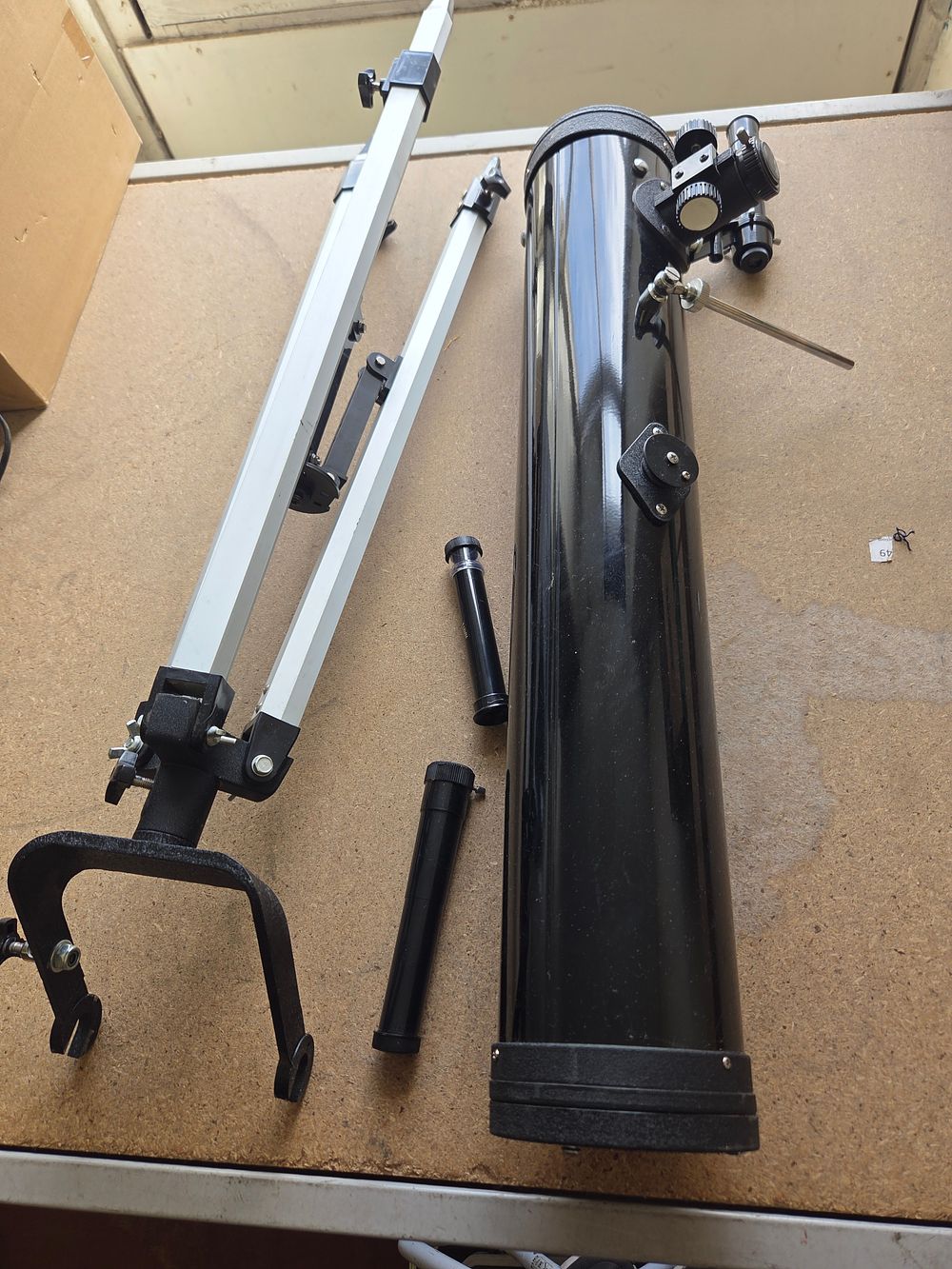 Lot 172 – A Newtonian Reflecting Telescope and Tripod Assembly
