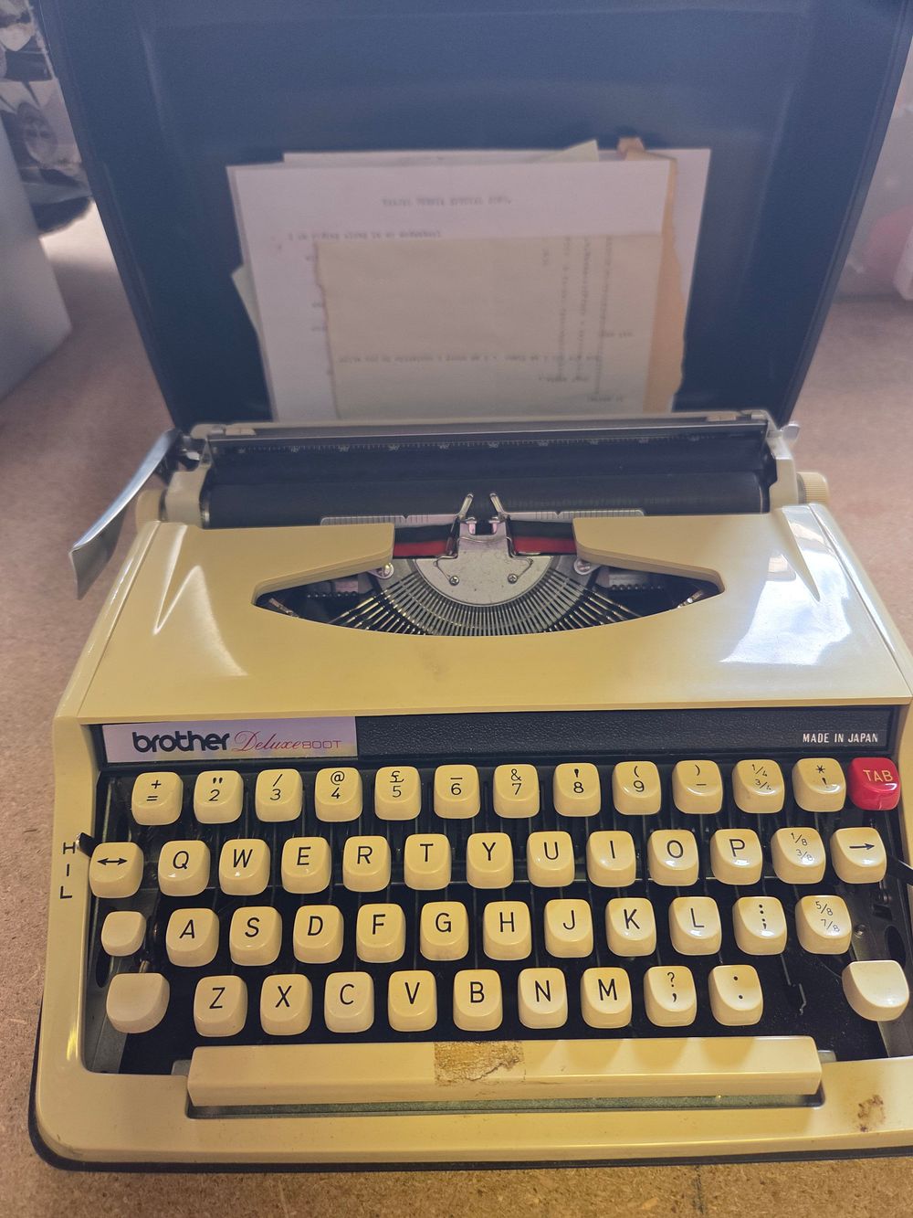 Lot 175 – Brother Deluxe 800T Portable Manual Typewriter