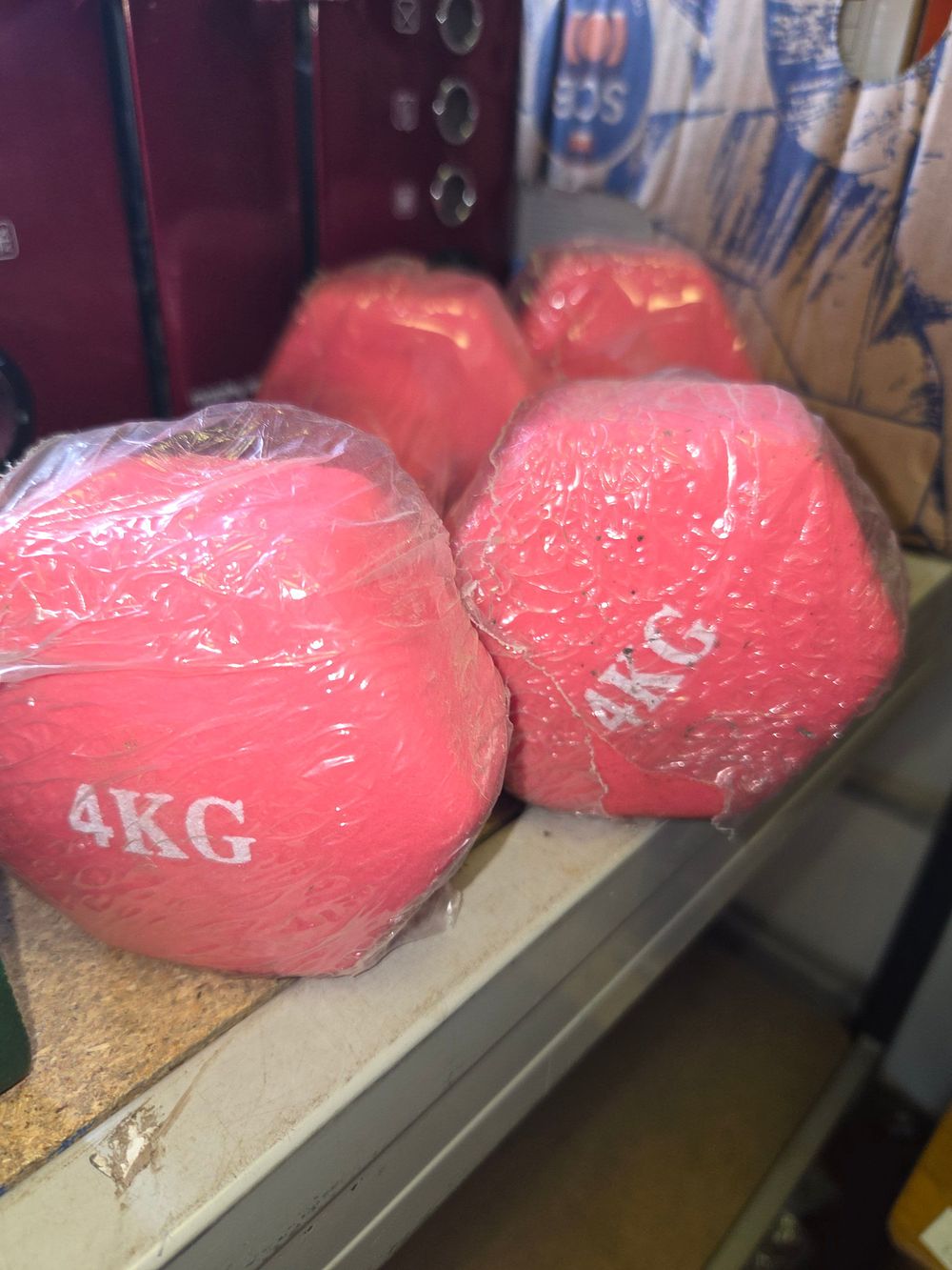 Lot 210 – A Pair of 4kg Vinyl Coated Hexagonal Dumbbells