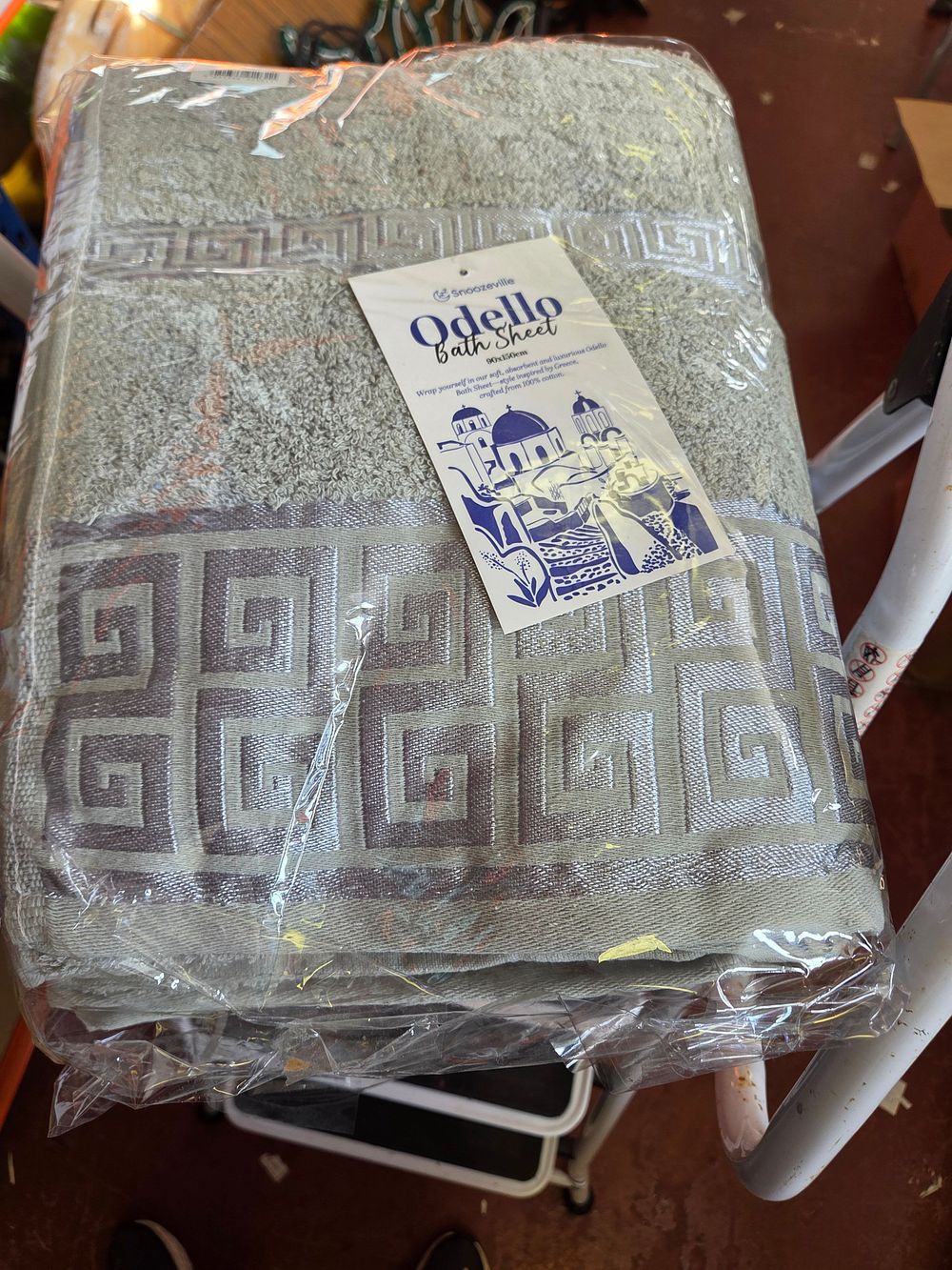 Lot 280 – Three Snoozeville Odello Bath Sheets
