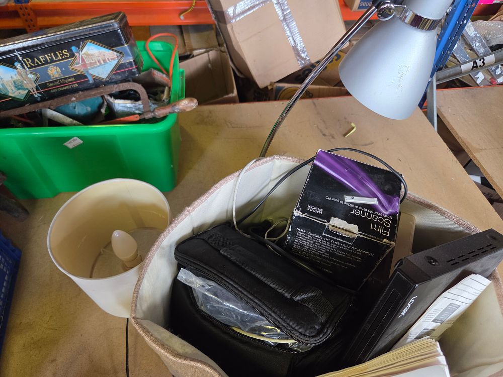 Lot 299 – A Collection of Household Electronics