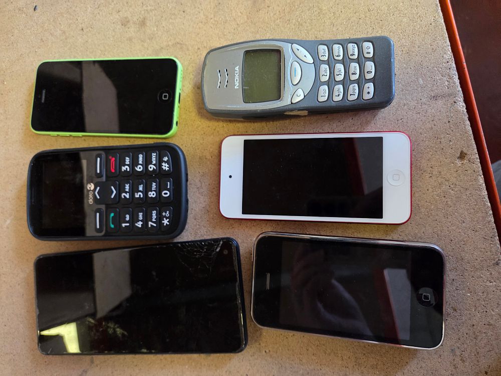 Lot 371 – A Collection of Mobile Handsets Including Nokia and Doro untested