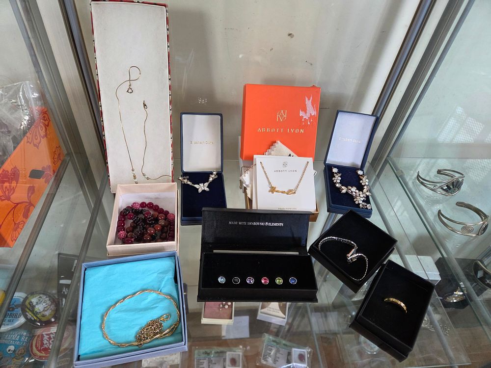Lot 622 – Nine Boxes of Contemporary Costume Jewellery Including Elizabeth Duke Abbott Lyon and Swarovski