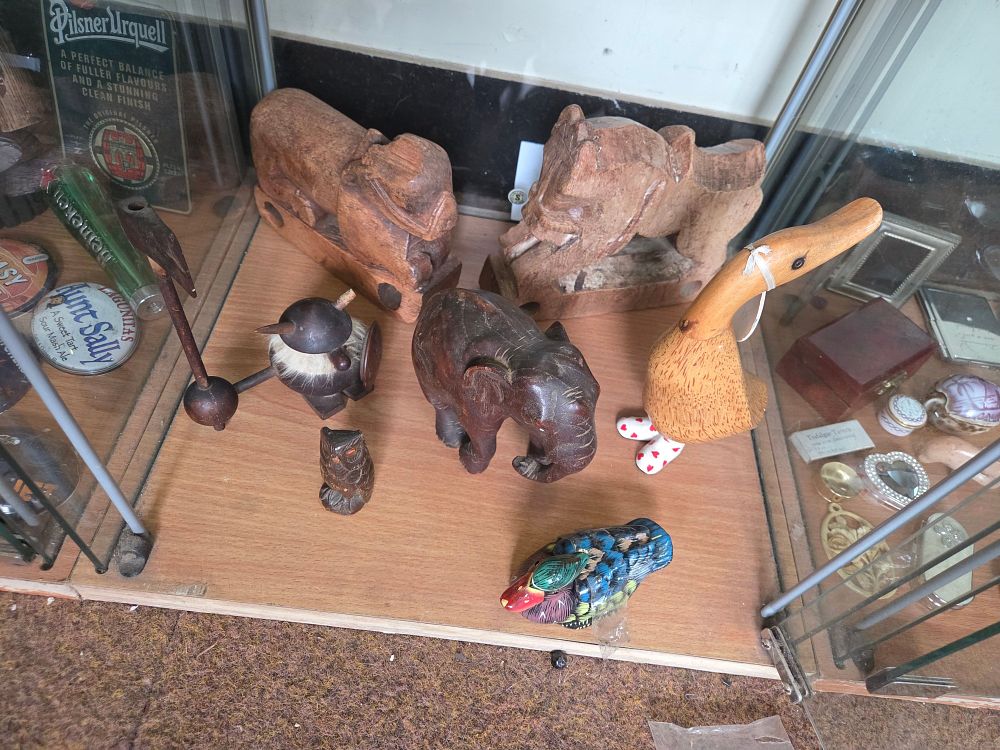 Lot 637 – A Selection of Miscellaneous Wood and Composite Animal Collectables Including a Carved Elephant