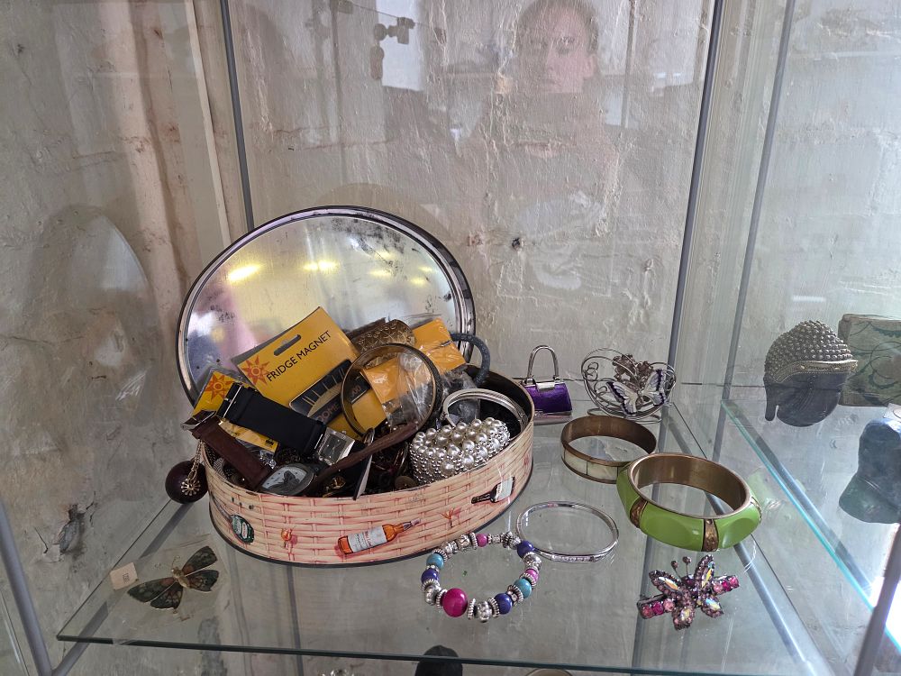 Lot 644 – One Tin of Miscellaneous Jewellery and Collectables Including Wristwatches and Butterfly Brooches