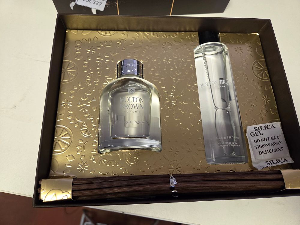 Lot 177 – A Molton Brown Orange and Bergamot Aroma Reeds Gift Set