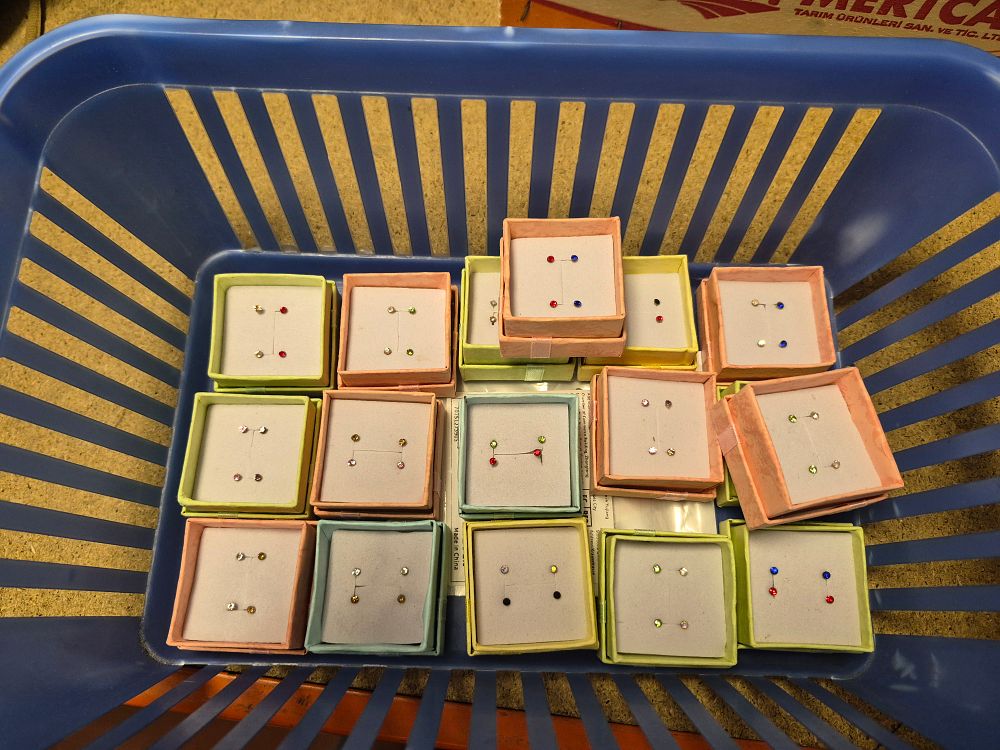 Lot 189 – Selection of Boxed Hypoallergenic Stud Earrings