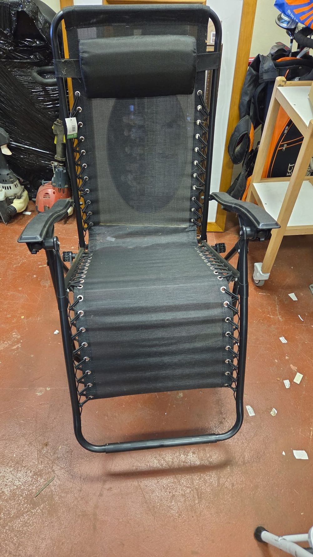 Lot 229 – Zero Gravity Reclining Folding Garden Chair