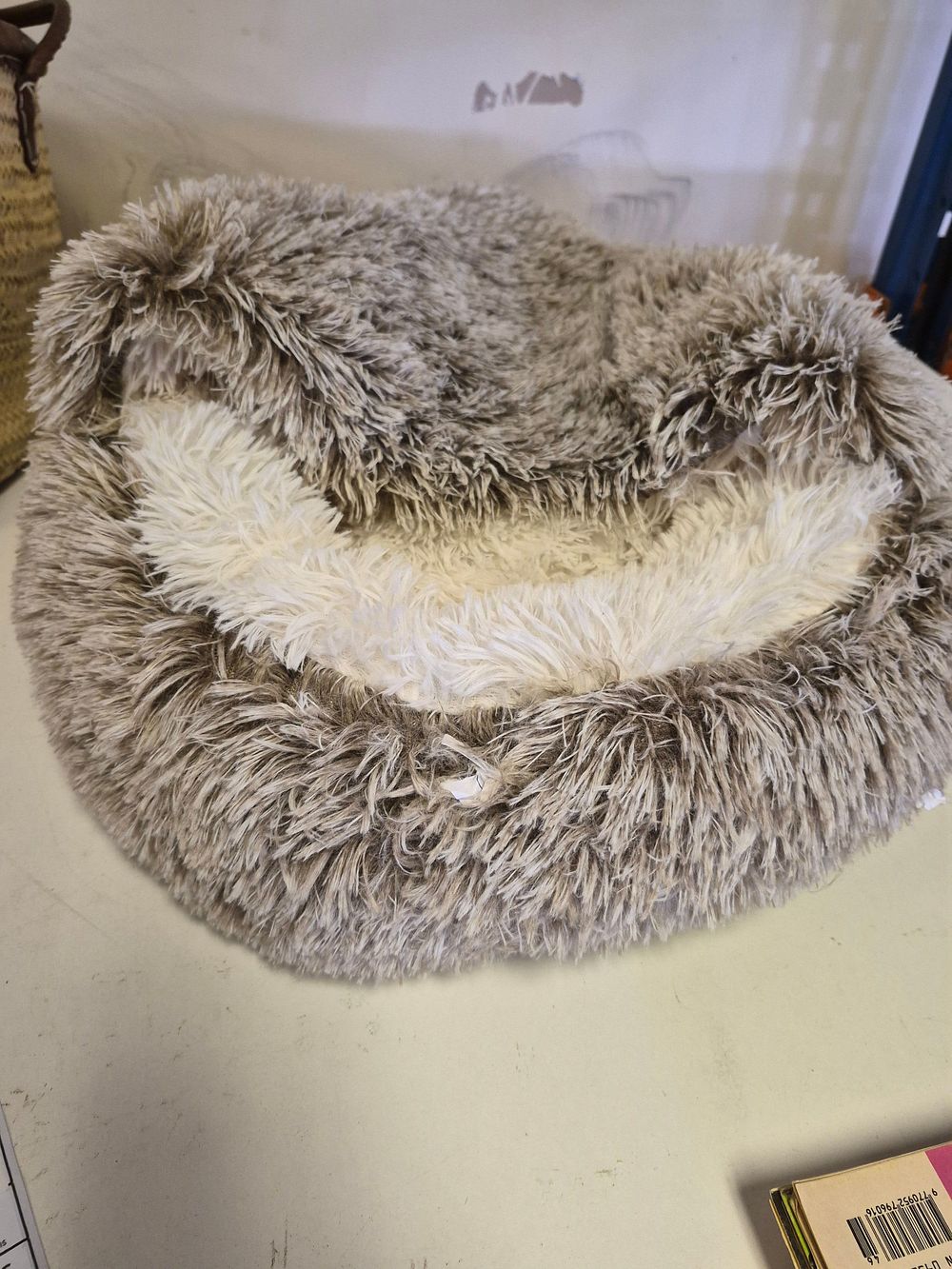Lot 247 – Faux Fur Pet Bed
