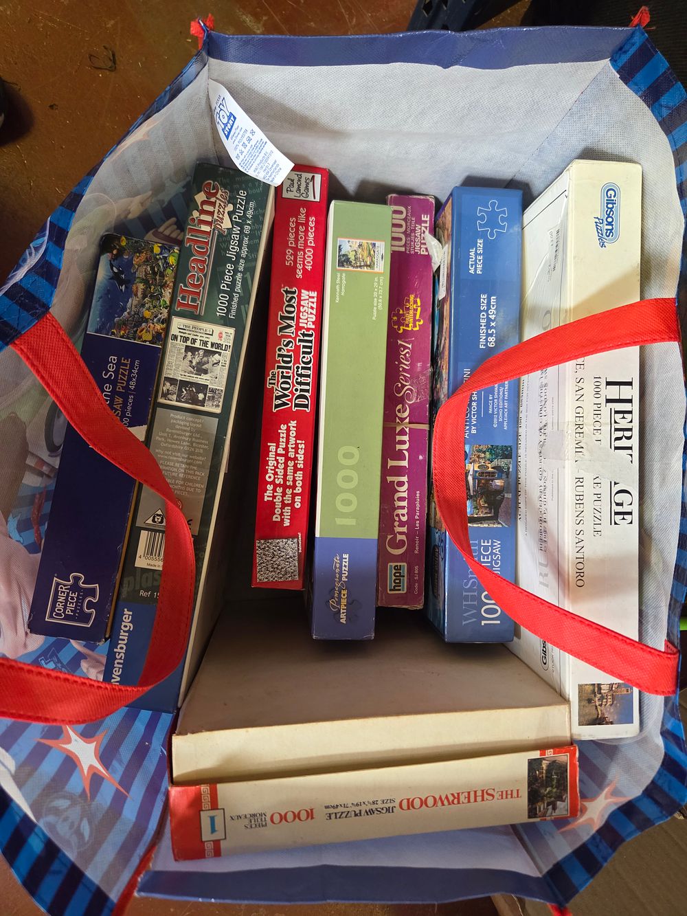 Lot 205 – Bag of Jigsaw Puzzles Including Gibsons Ravensburger and Pomegranate