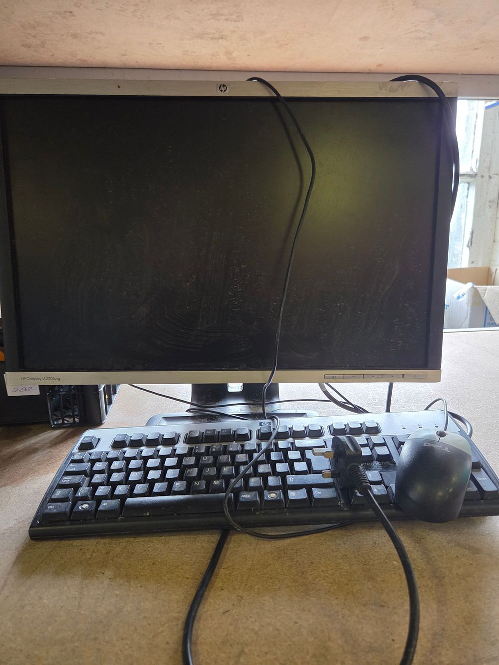 Lot 206 – HP LA2205wg 22-inch LCD Monitor with HP Keyboard and Dell Mouse powers on