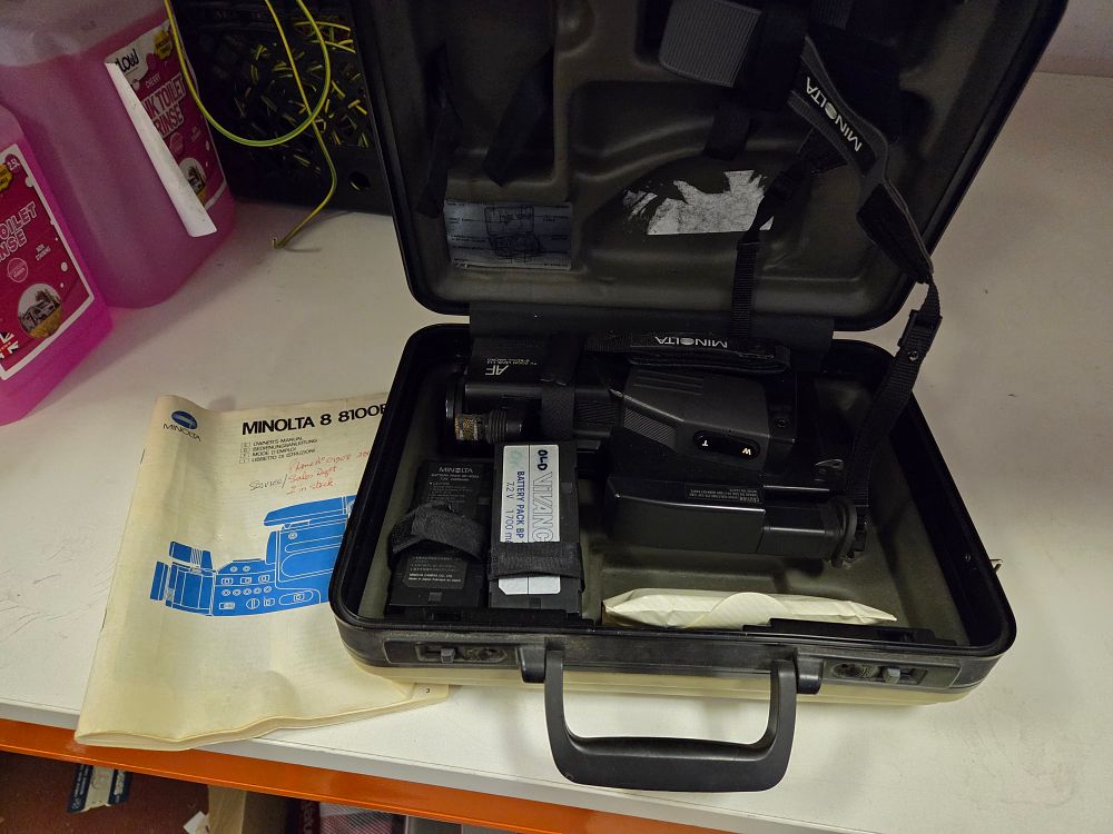 Lot 277 – Minolta 8 8100E Video8 Camcorder with Hard Case and Accessories untested