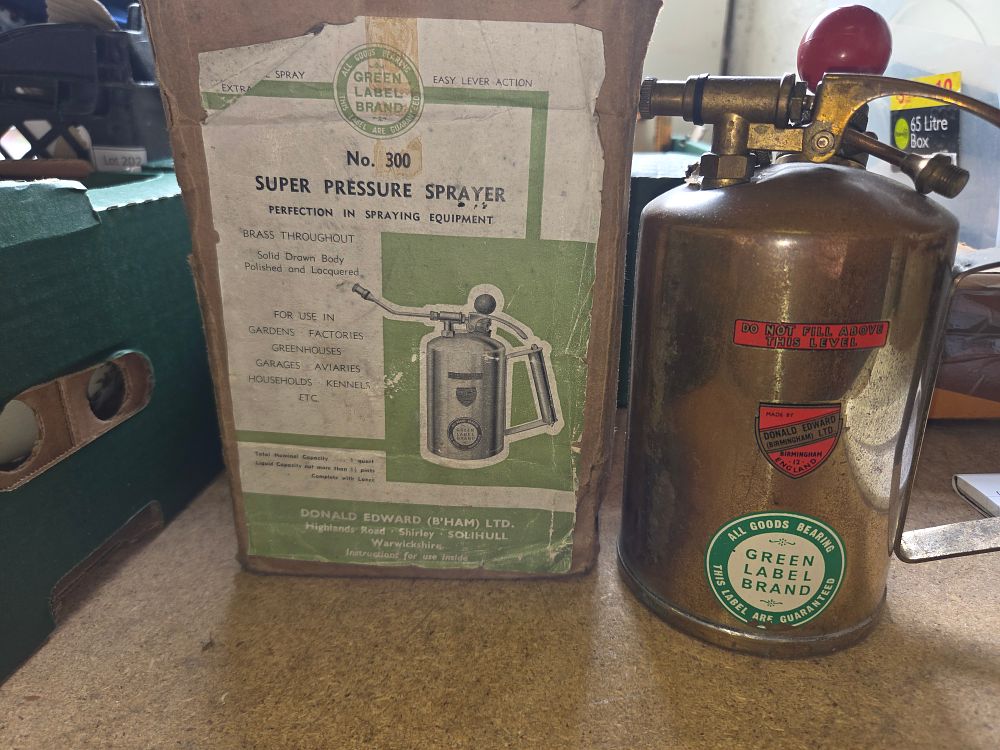 Lot 318 – New Donald Edward Green Label Brand No. 300 Super Pressure Sprayer