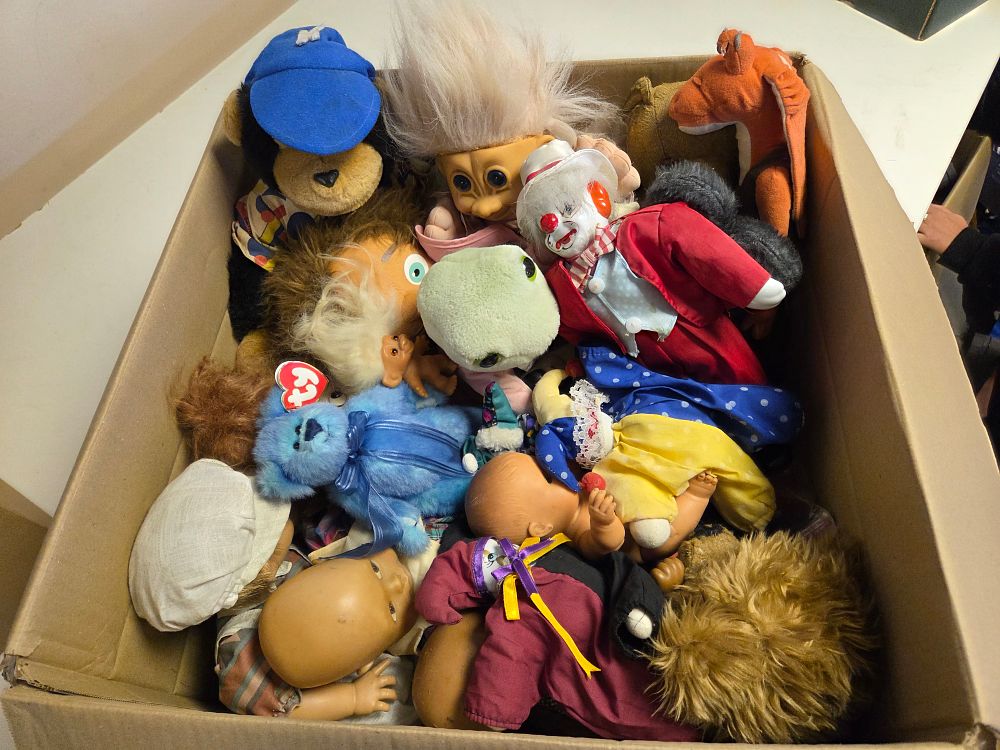 Lot 331 – One Box of Miscellaneous Soft Toys and Dolls Including Ty