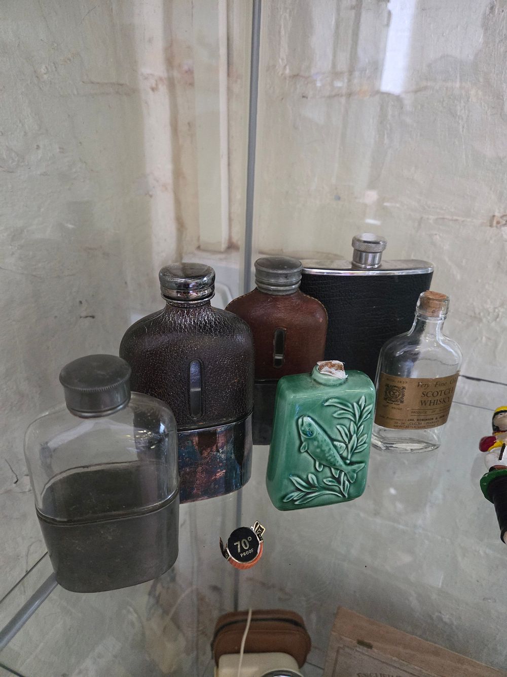 Lot 600 – A Selection of Vintage Spirit Flasks and Miniature Whisky Including Jas. Robinson & Son