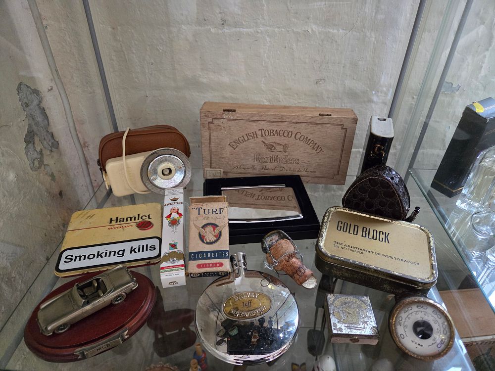 Lot 602 – A Collection of Tobacciana and Personal Collectables Including Dalvey and Gold Block