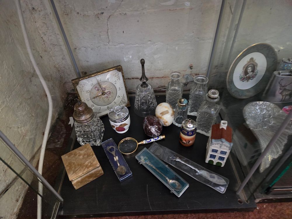 Lot 604 – A Selection of Miscellaneous Decorative Items and Collectables Including a Desk Clock Glassware and Souvenir Spoons