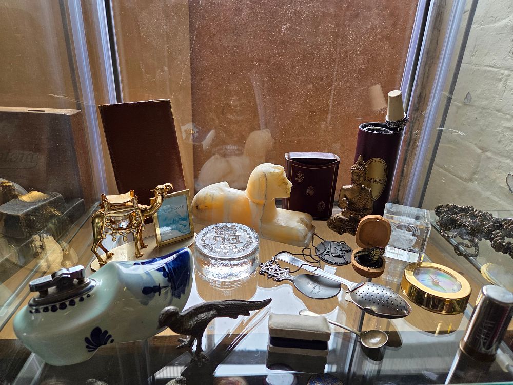 Lot 612 – A Selection of Miscellaneous Collectables Including Crystocraft and Academy Pewter
