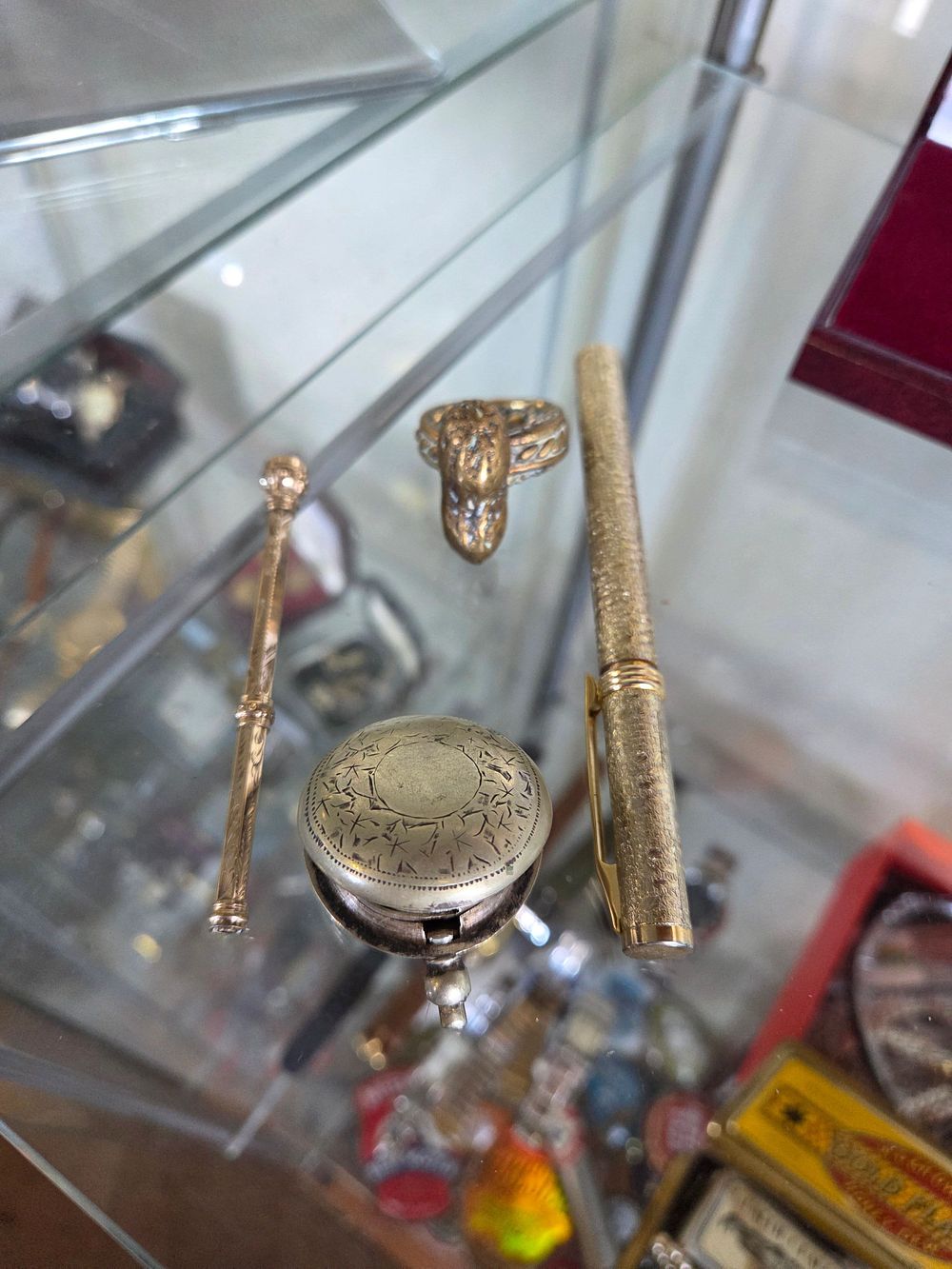 Lot 618 – A Selection of Vintage Writing Instruments and Personal Accessories Including a Sovereign Holder