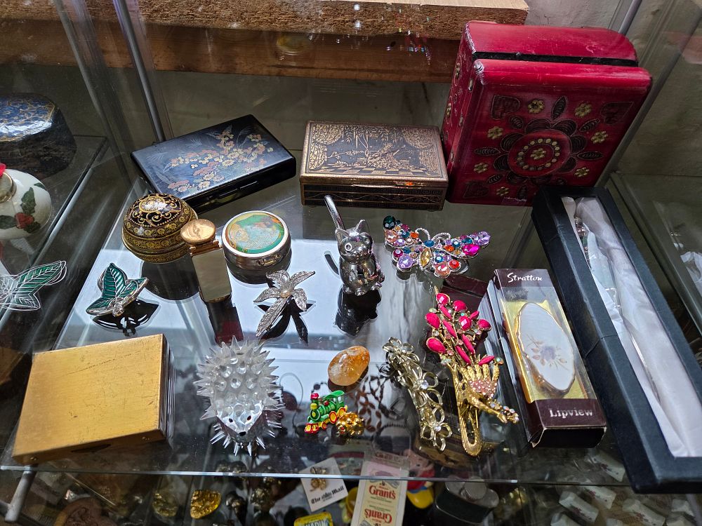 Lot 621 – A Selection of Decorative Boxes, Costume Jewellery and Vanity Accessories Including Stratton Lipview