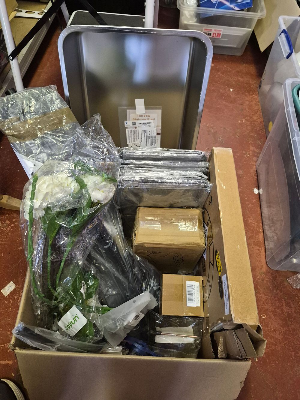 Lot 188 – Large Box of Miscellaneous Kitchenware and Home Decor Including ICOYEA and bovun amazon returns