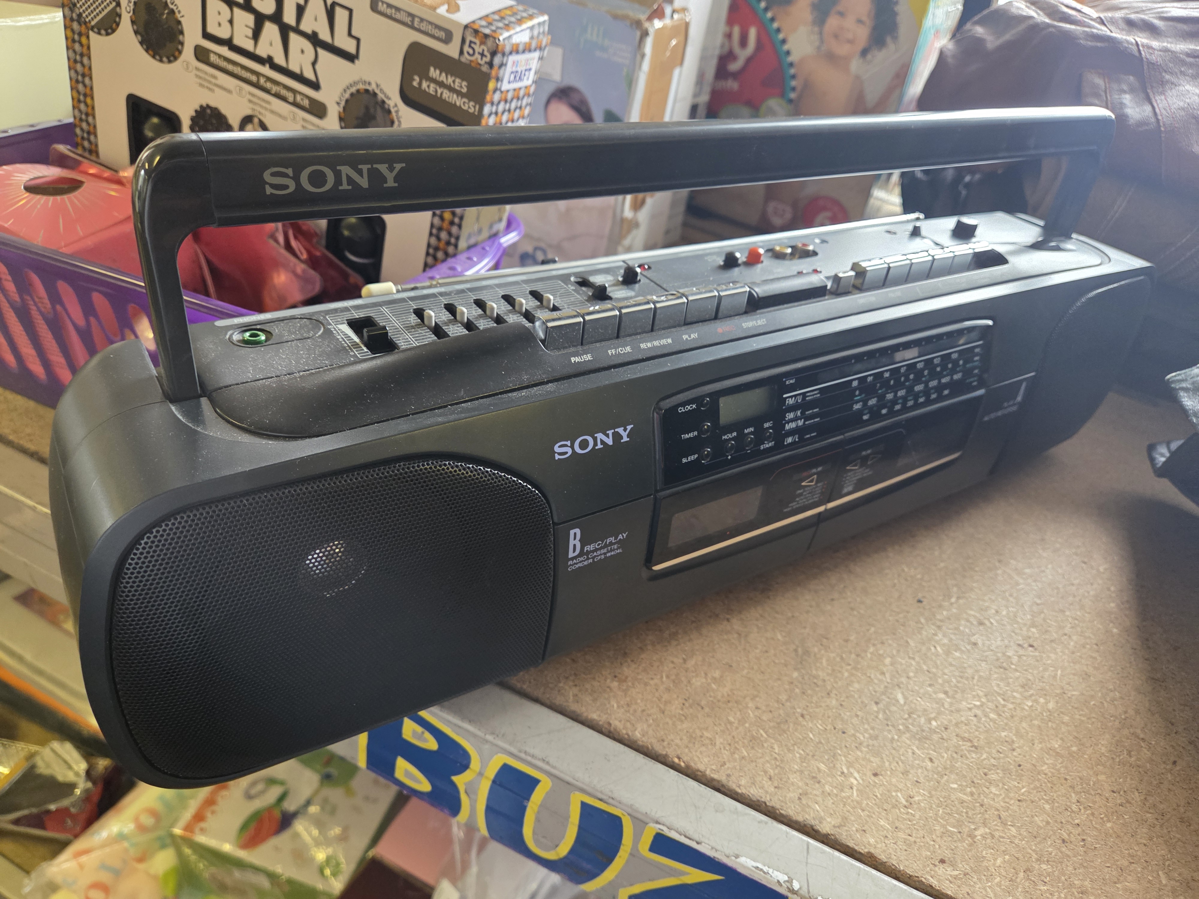 Sony CFS-W404L Radio Cassette-Corder powers on
