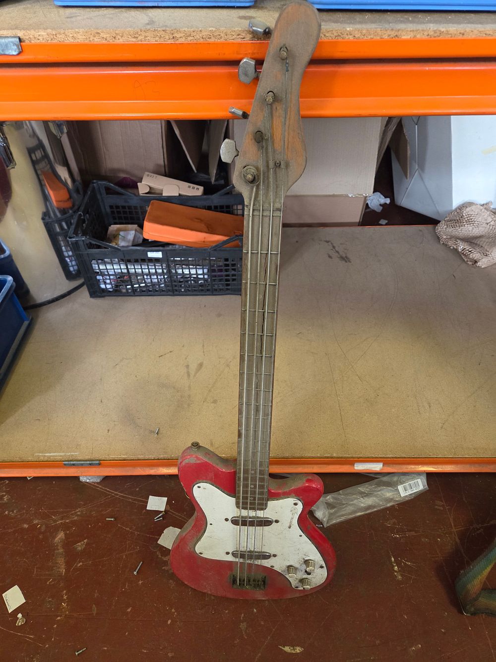 Lot 281 – Four String Electric Bass Guitar