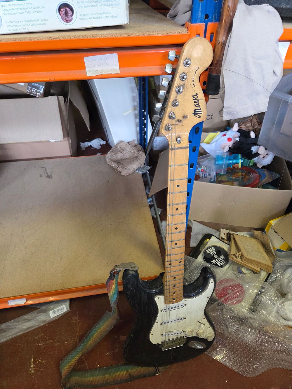 Lot 282 – Maya Stratocaster Style Electric Guitar