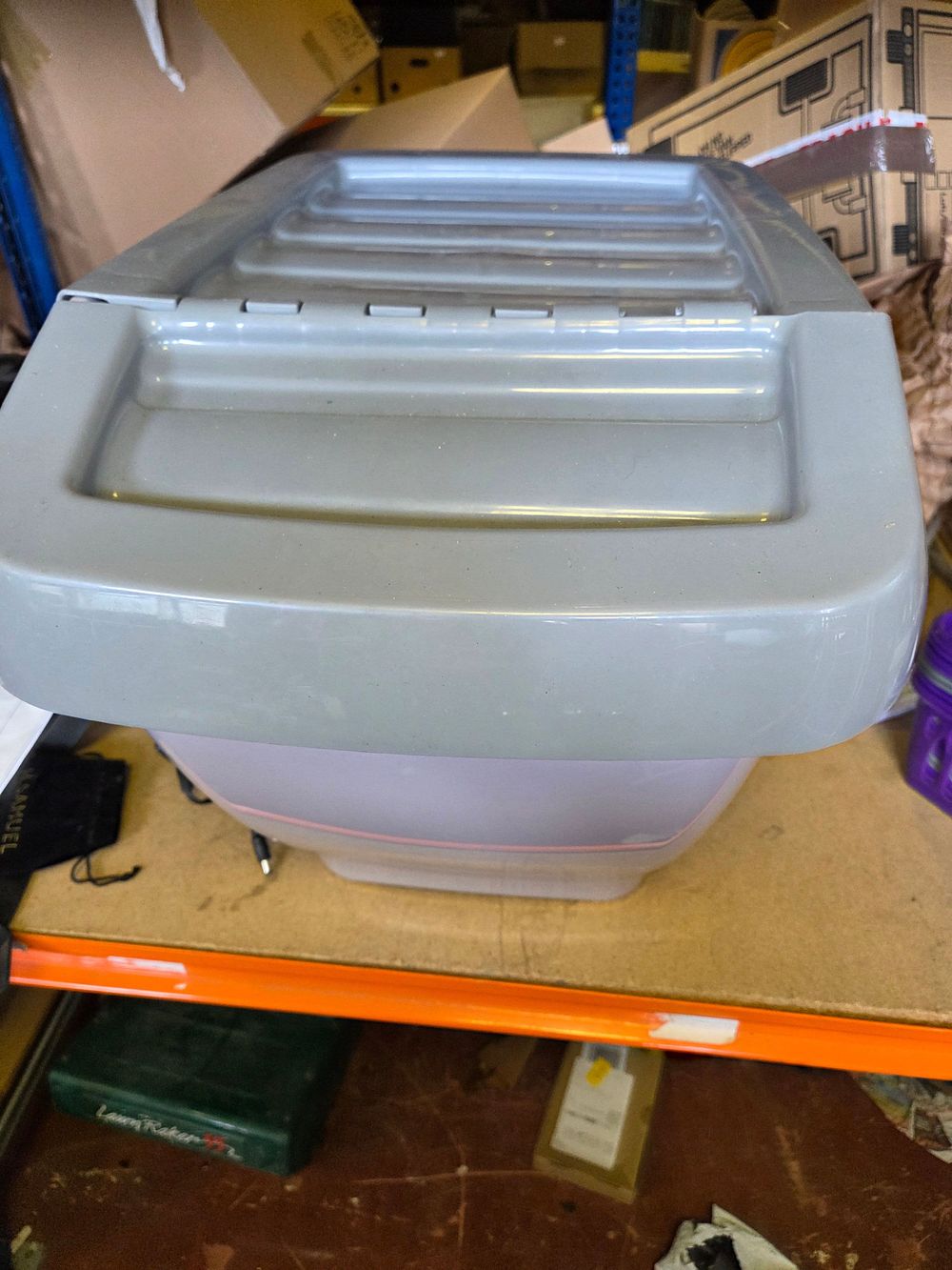 Lot 302 – Countertop Storage Bin