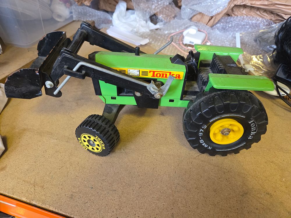Lot 304 – Tonka Pressed Steel Front Loader Tractor