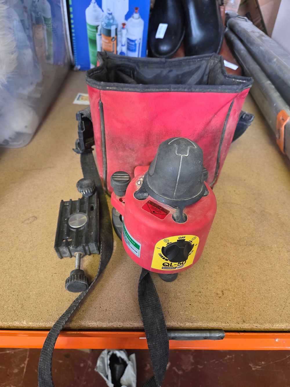 Lot 316 – Quadrical QL-50 Pipe Laser Level with Mounting Bracket and Case with tripod