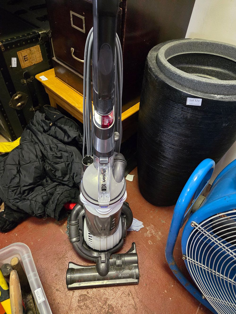 Lot 324 – Dyson DC25 All Floors Ball Upright Vacuum Cleaner