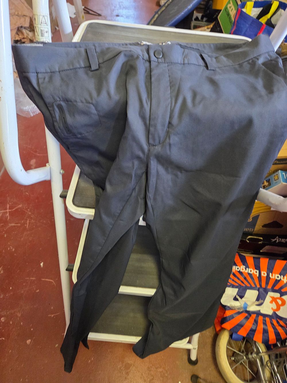 Lot 330 – Nike Golf Tour Performance Dri-Fit Trousers size 38 x 30