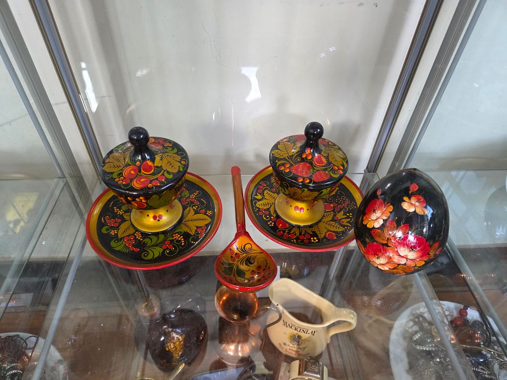Lot 609 – A Selection of Russian Khokhloma Style Wooden Lacquerware and Decorative Egg