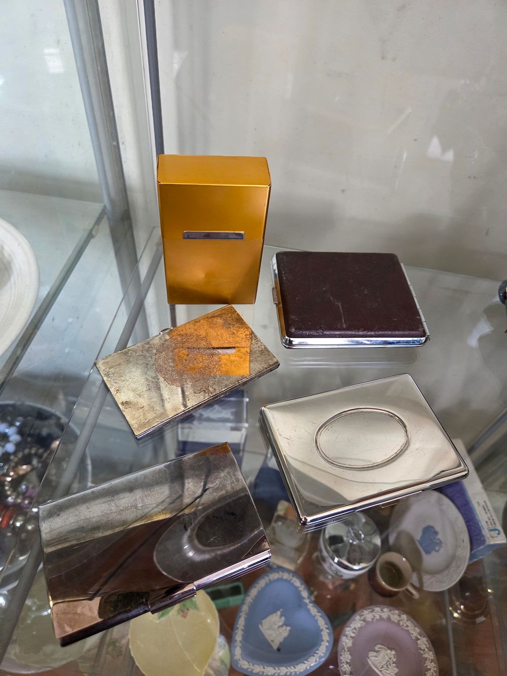 Lot 617 – A Selection of Vintage Cigarette Cases and Tobacciana
