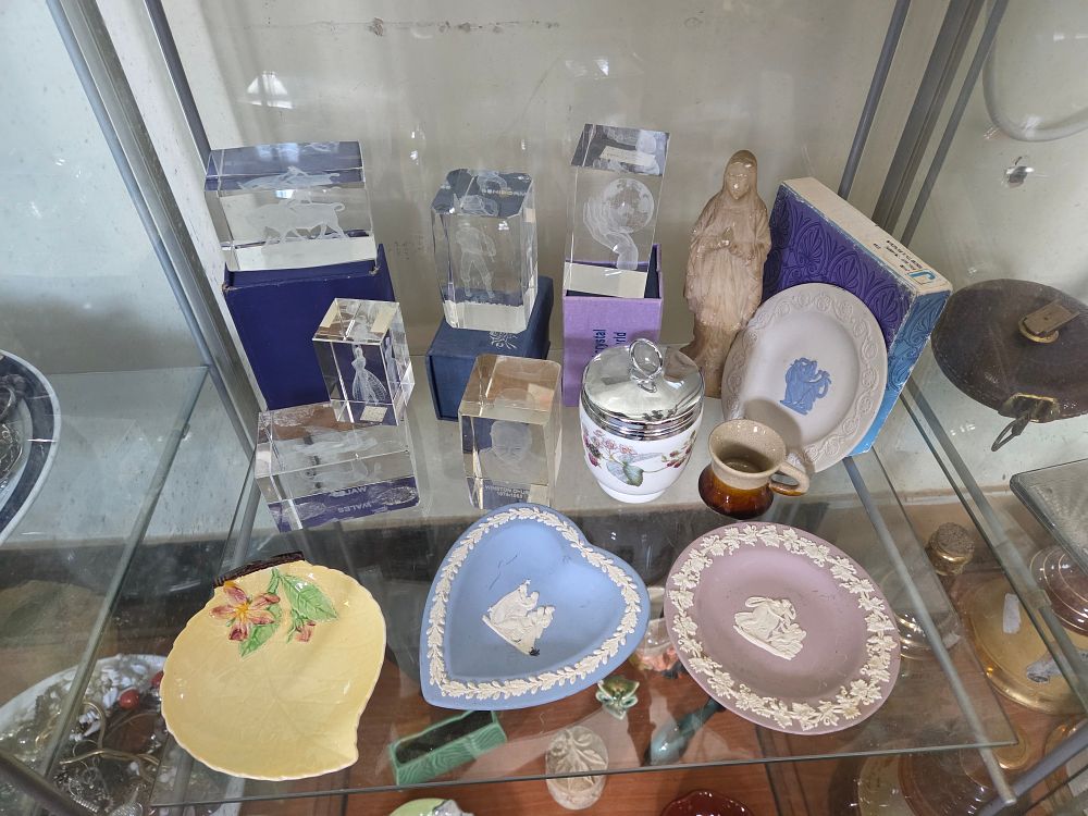 Lot 619 – A Selection of Decorative Glass and Ceramics Including Wedgwood Jasperware