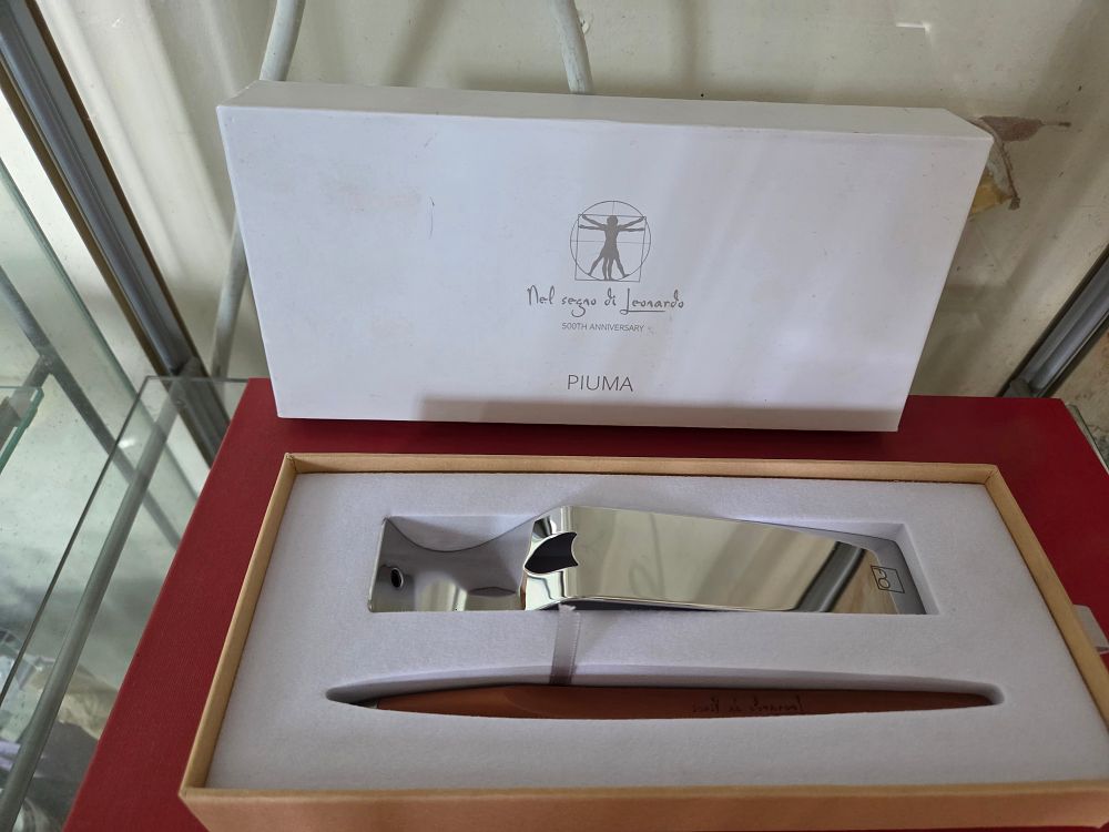 Lot 621 – Pininfarina Segno Piuma Leonardo 500th Anniversary Inkless Stylus and Stand