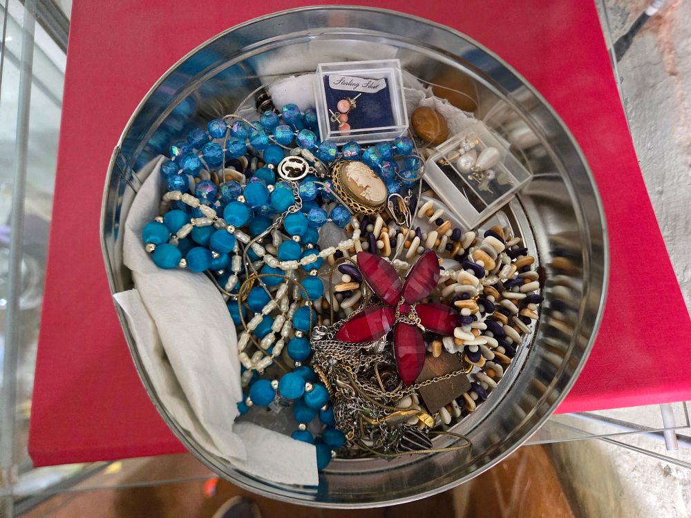 Lot 622 – Tin of Vintage Costume Jewellery Including Cameo Brooch