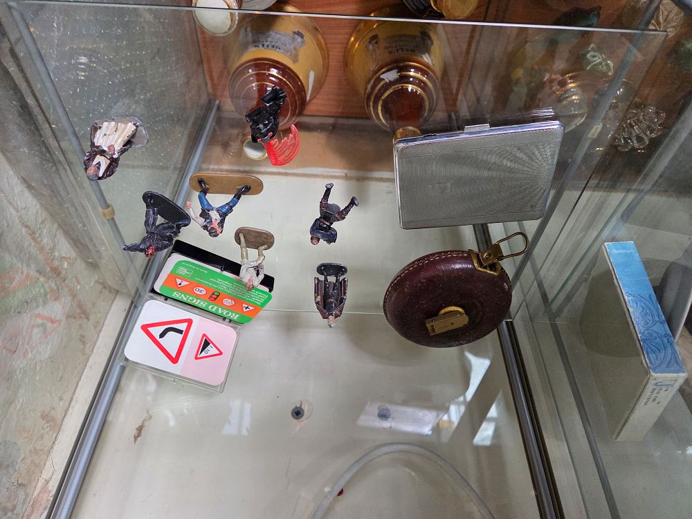 Lot 625 – A Collection of Miscellaneous Collectables Including Road Signs and Miniature Figures