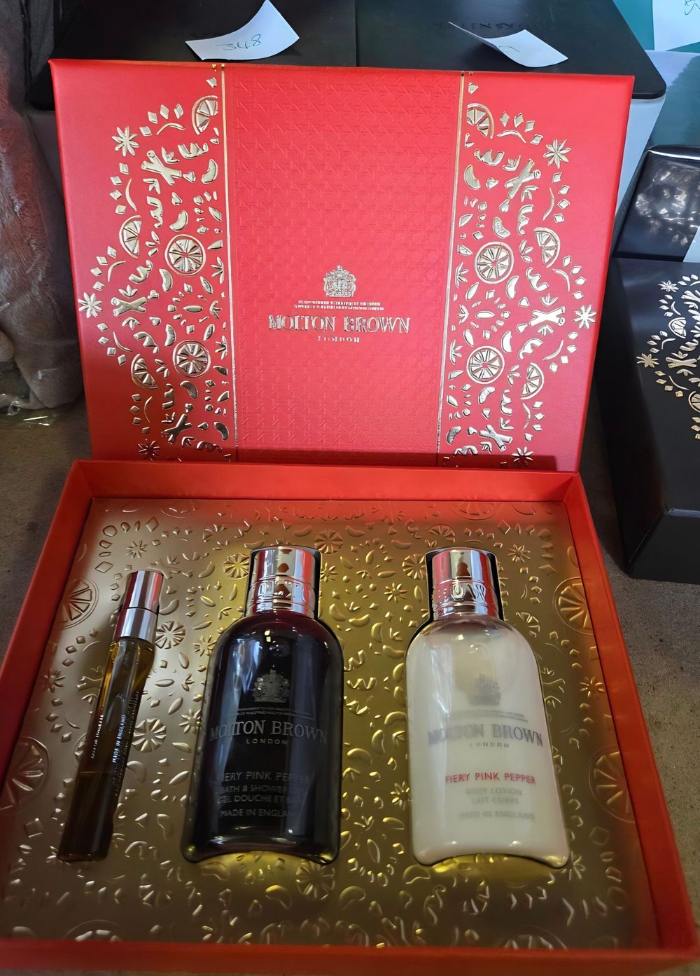 Lot 336 – Molton Brown Fiery Pink Pepper Fragrance Gift Set