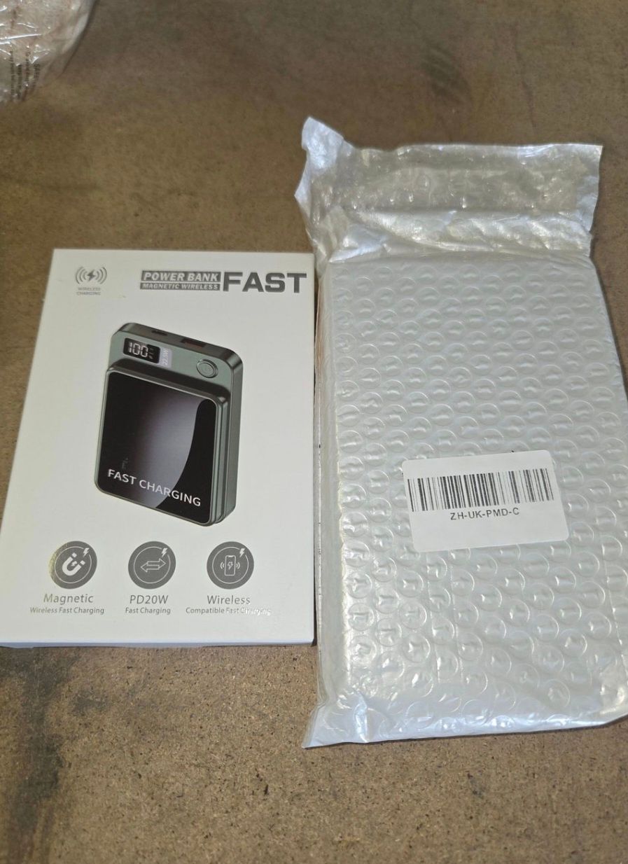 Lot 339 – Power Bank Magnetic Wireless Fast Charging Unit