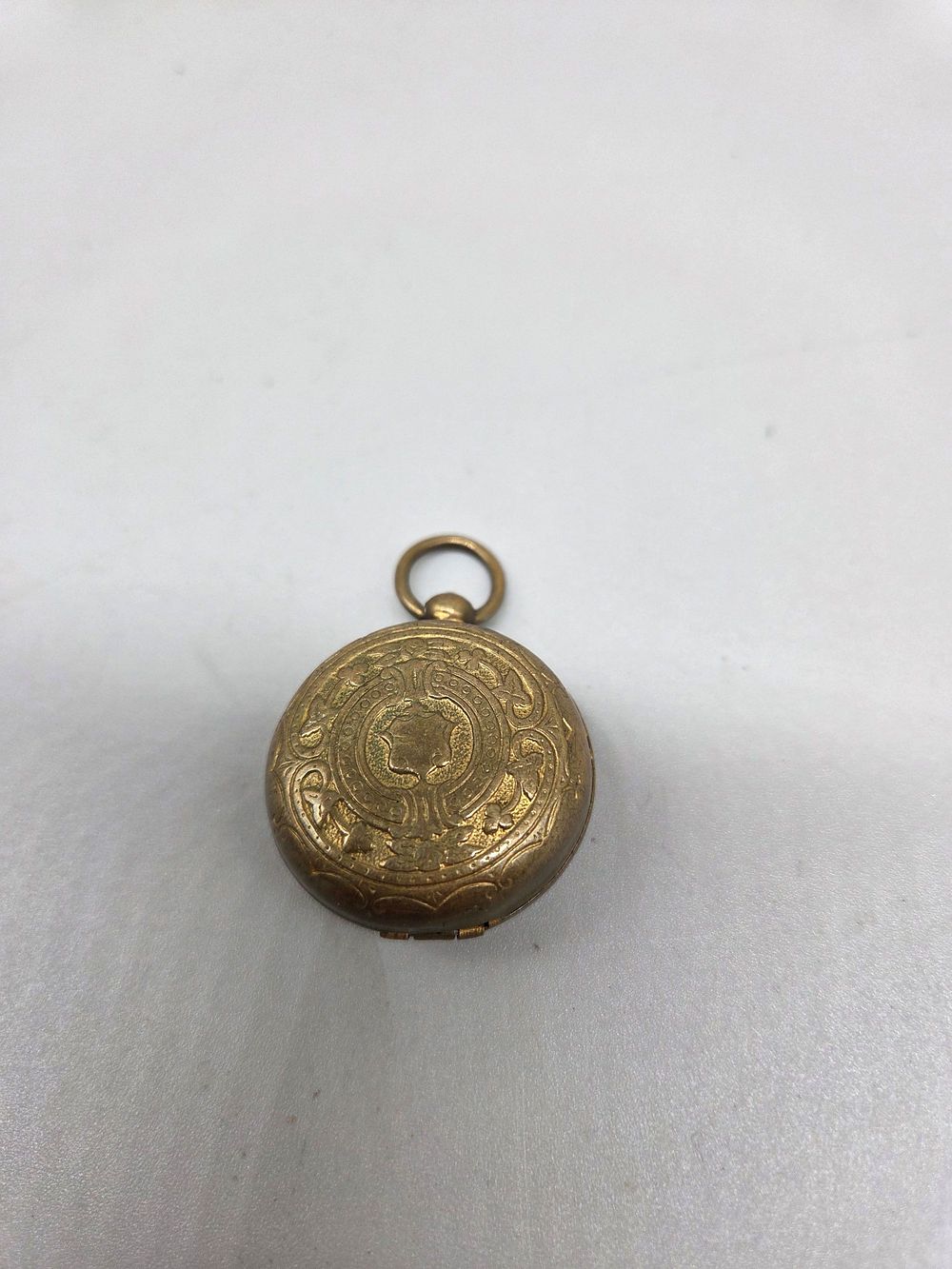 Lot 166 – Antique Engraved Sovereign Case