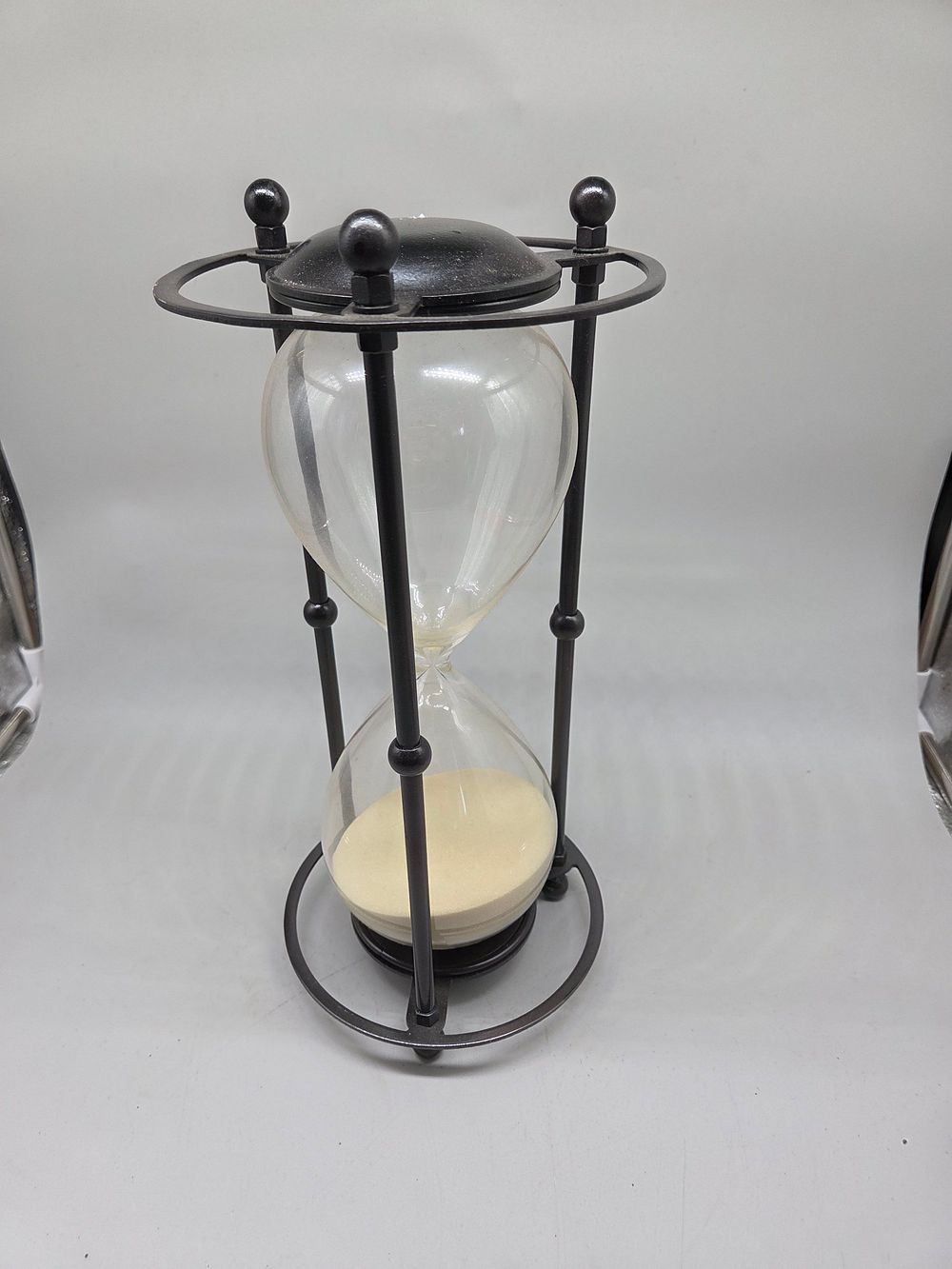 Lot 172 – Iron Sand Timer with Beige Sand