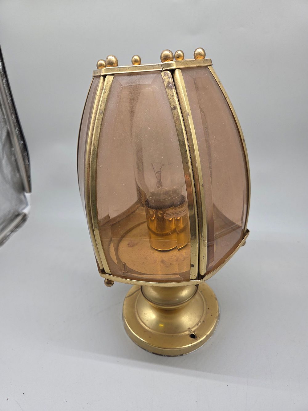 Lot 173 – Vintage Hexagonal Brass and Peach Tinted Glass Wall Sconce