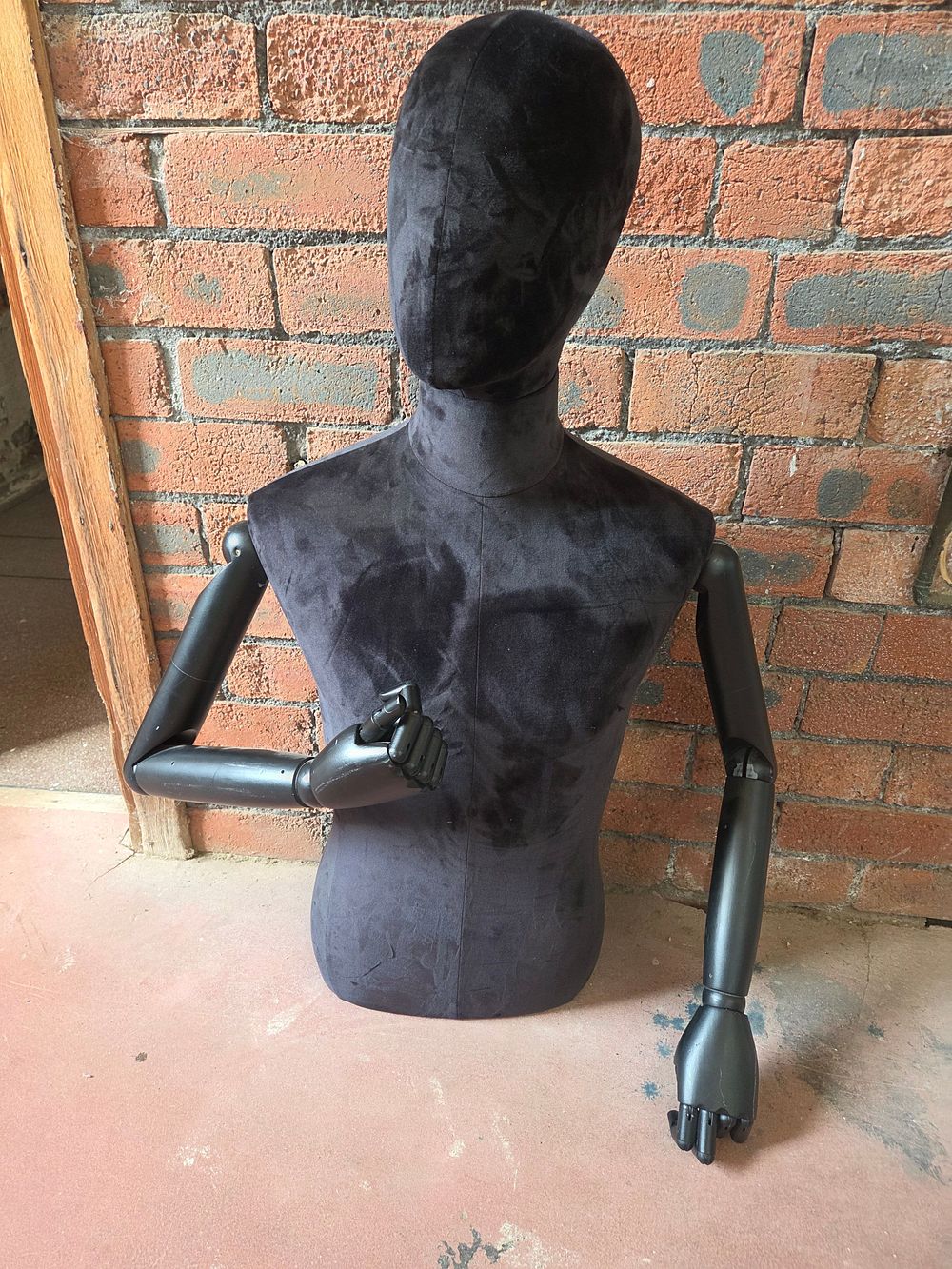Lot 189 – Articulated Female Mannequin Torso