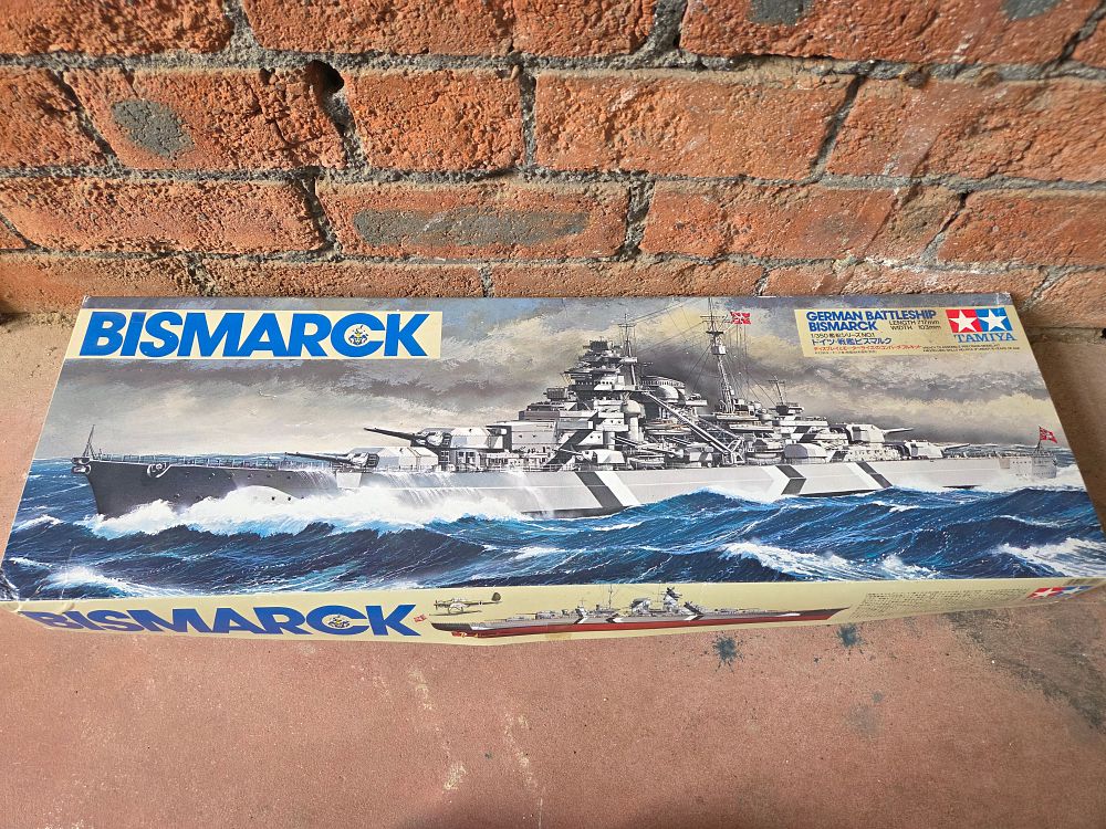 Lot 193 – Tamiya 1/350 German Battleship Bismarck Model Kit Item 7800. Length 717mm, Width 103mm