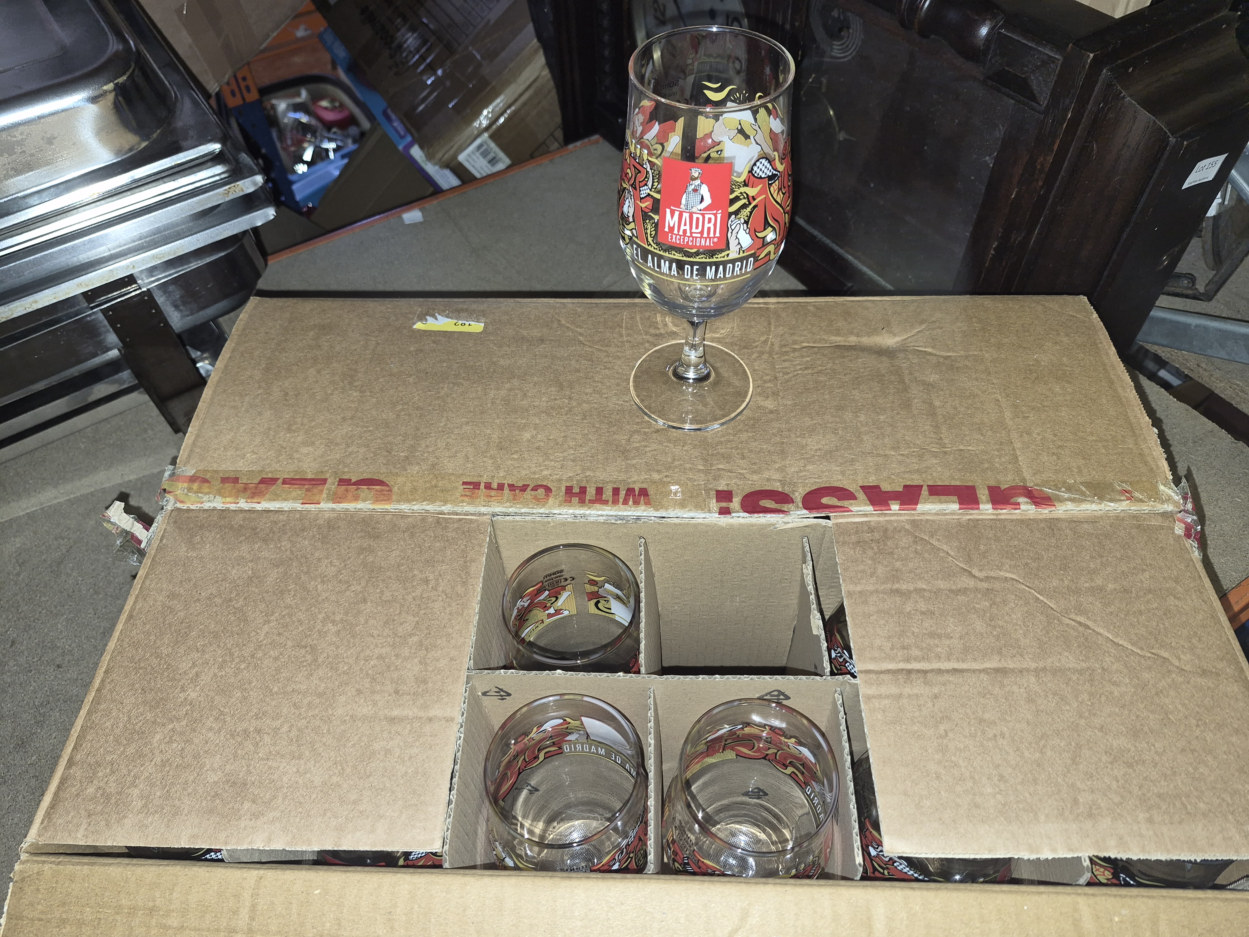 Box of Madri Excepcional Stemmed Beer Glasses