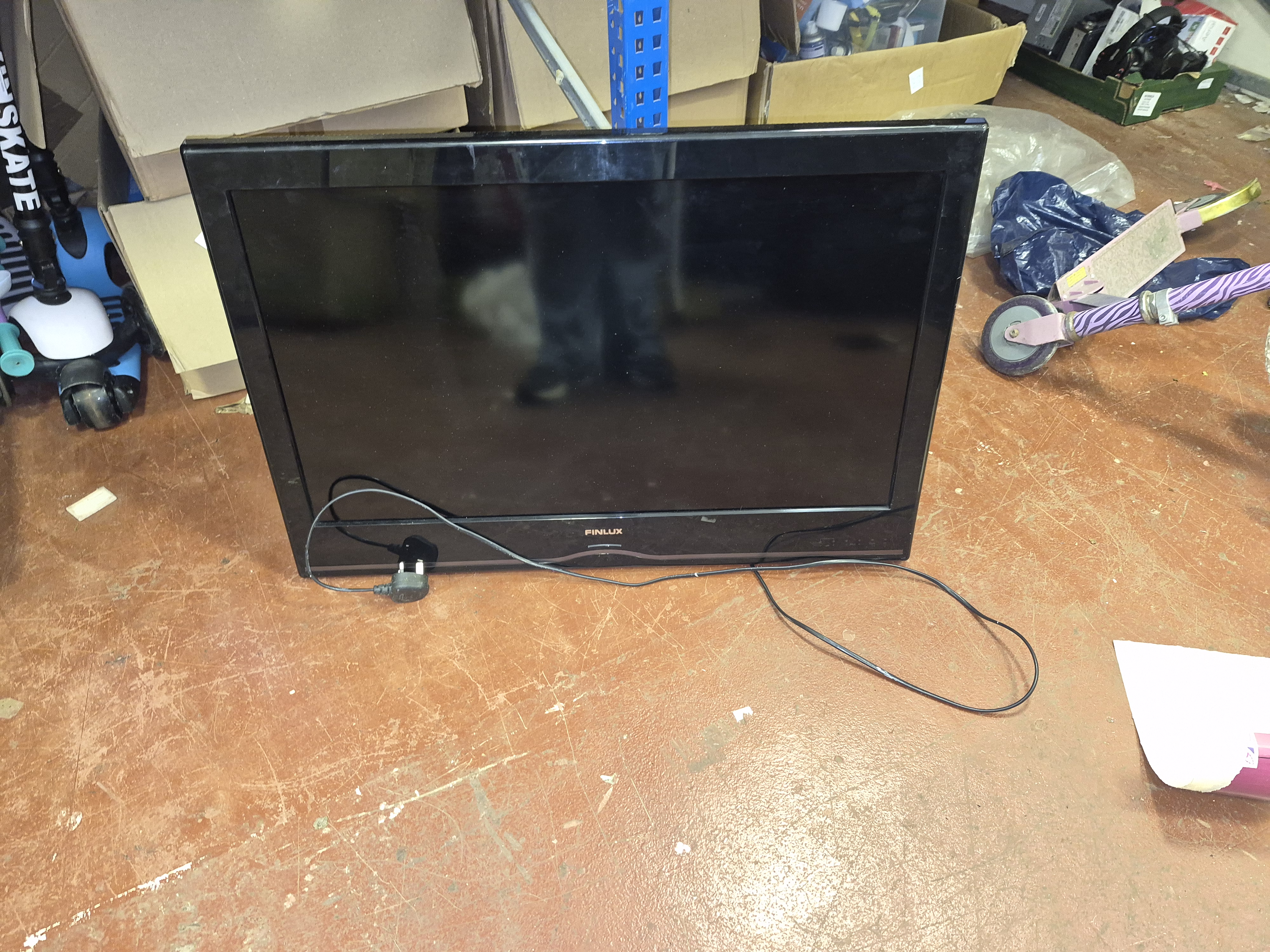 Finlux FIN32852DVBT2 32 Inch LED Television